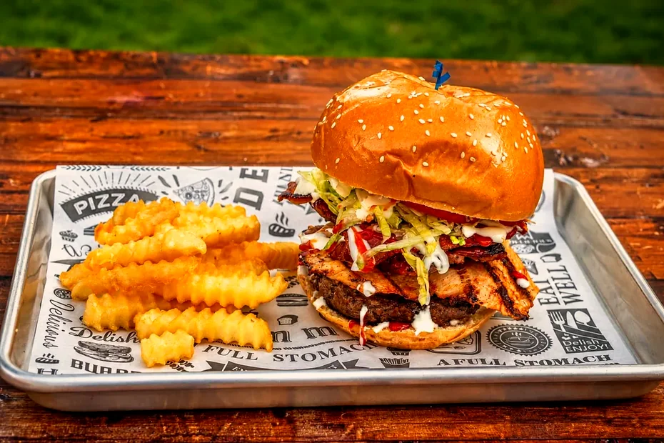 Hamburguesa artesanal con papas