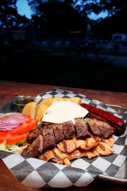 Parrilla servida en bandeja